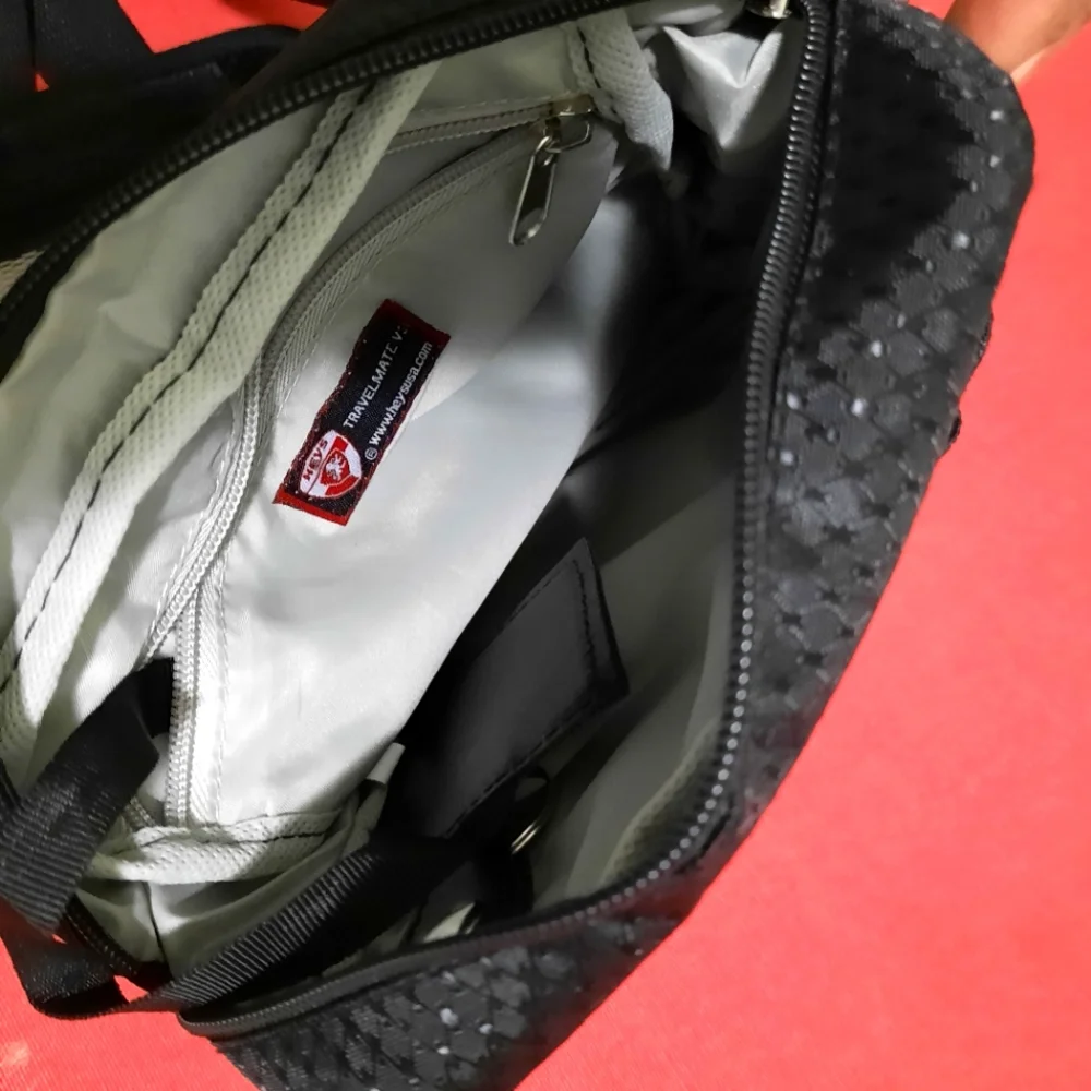 Heys black travelmate V3 crossbody